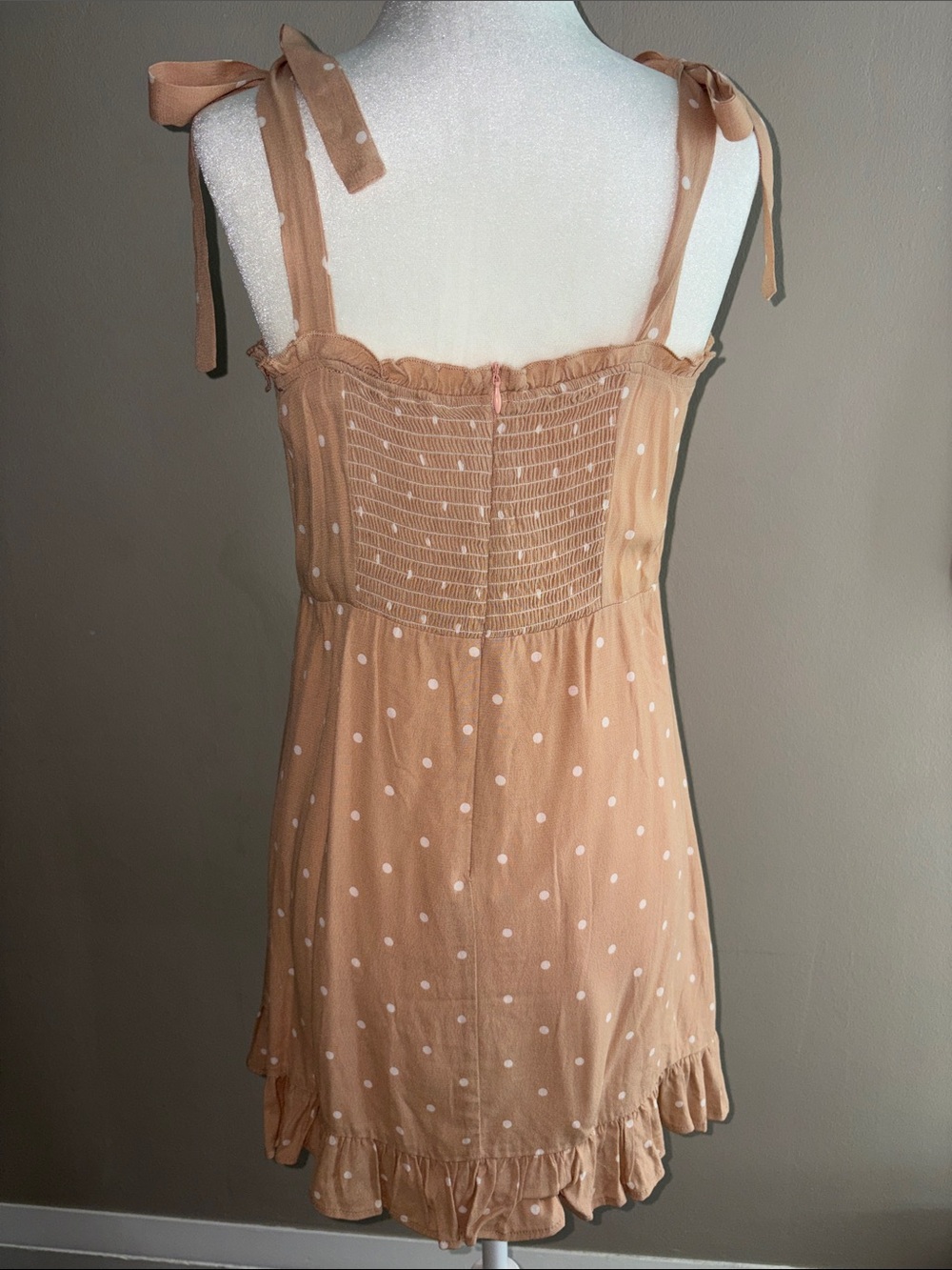 Olivaceous - Beige Polka Dot Ruffle Mini Dress MEDIUM
Spring Wedding Guest - Picture 2 of 5